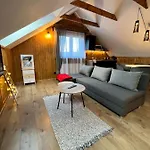 Czarny Jelen 3*
